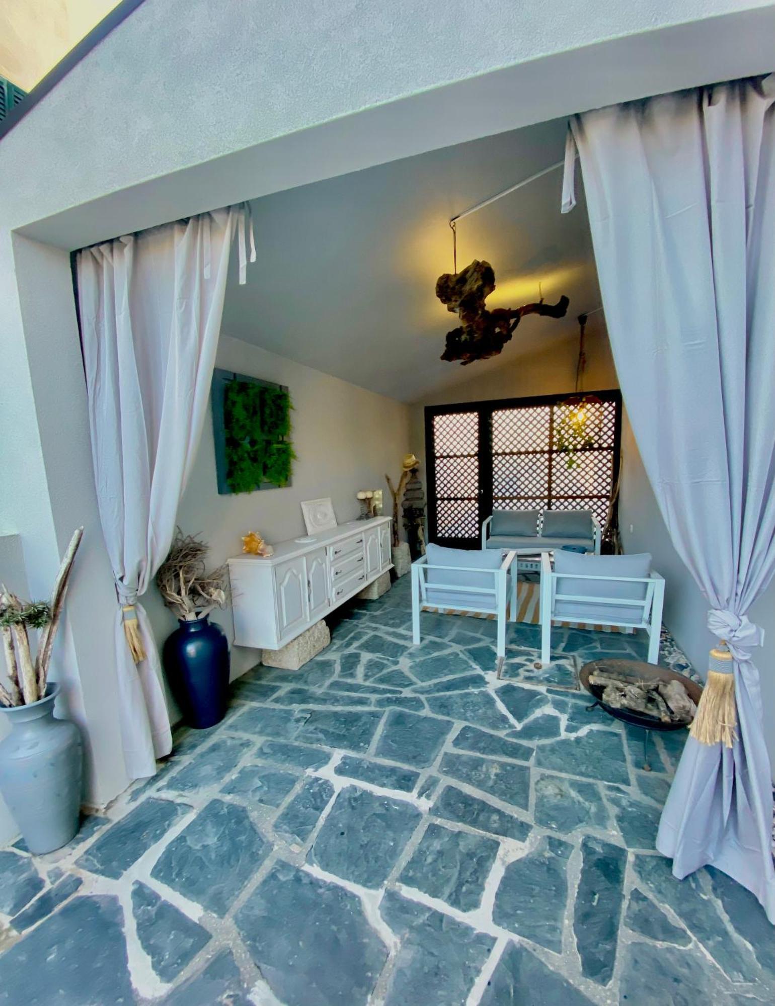 On The Way - Mindelo Beach/Guest House Экстерьер фото