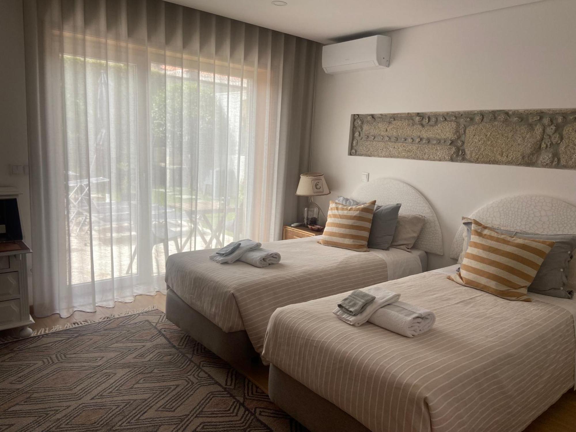 On The Way - Mindelo Beach/Guest House Экстерьер фото